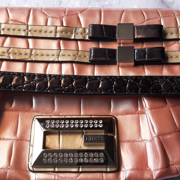 Beautiful 11 inch pink Guess Clutch - Picture 1 of 3